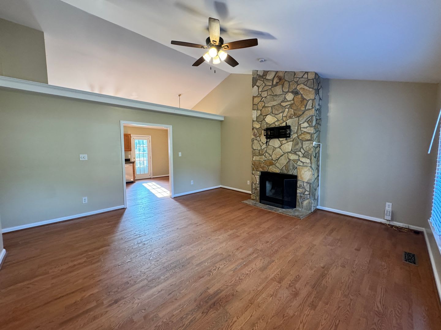 155 Lorraine Dr – photo 3
