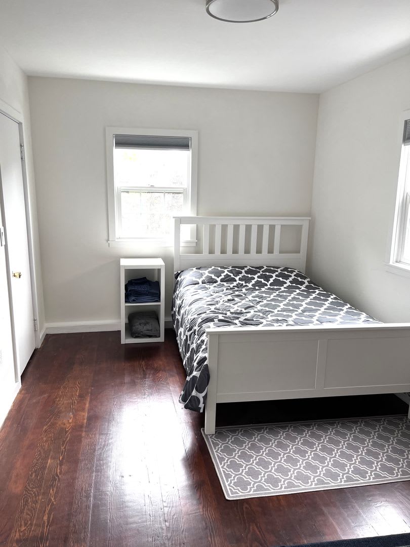 Fully Furnished- 2 bedroom/ 2 bathroom in Seacliff neighborhood walking distance to the beach – photo 3