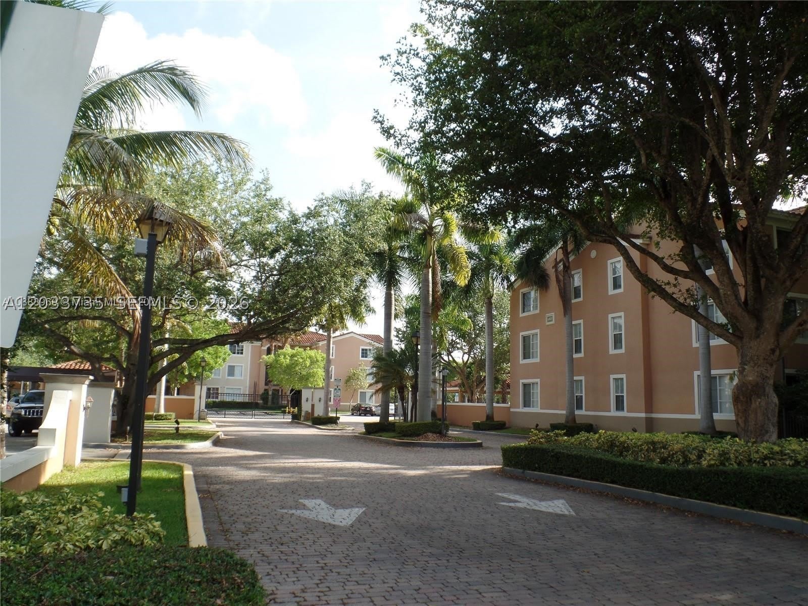 6801 SW 44th St – photo 2
