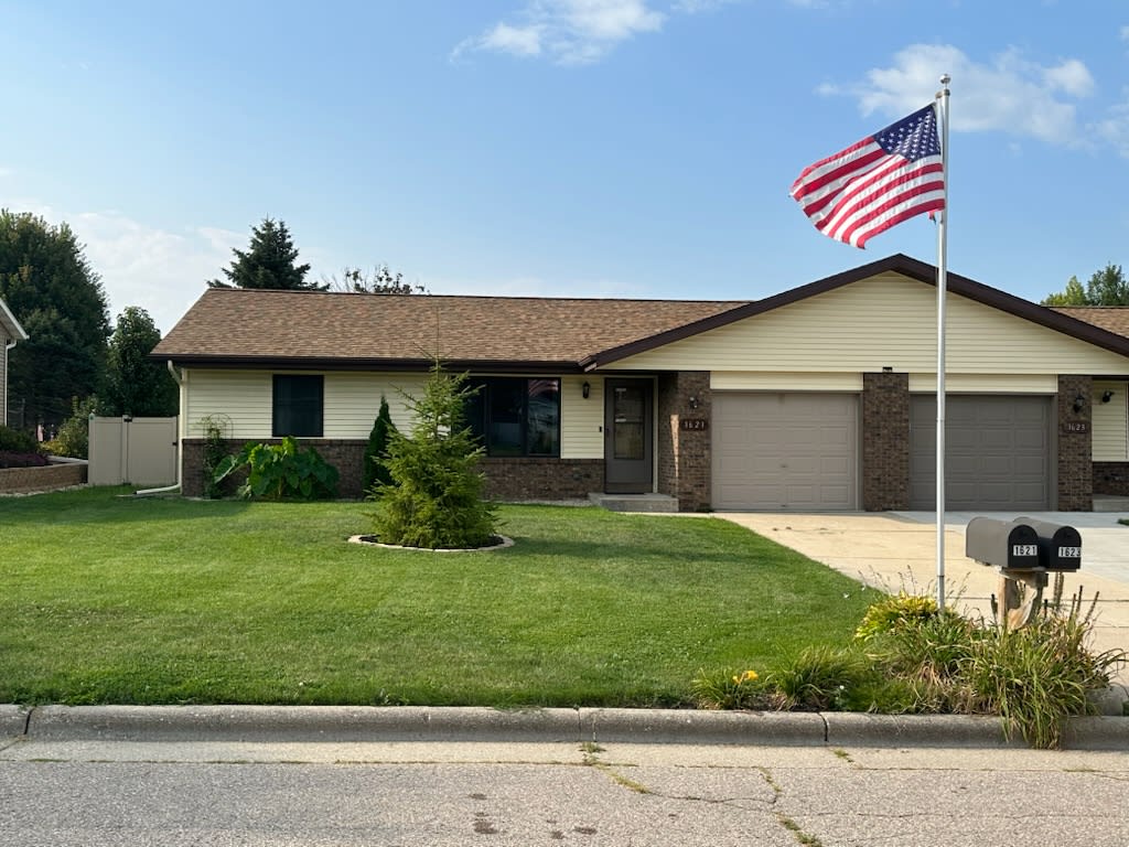 1621 Southridge Drive – photo 1