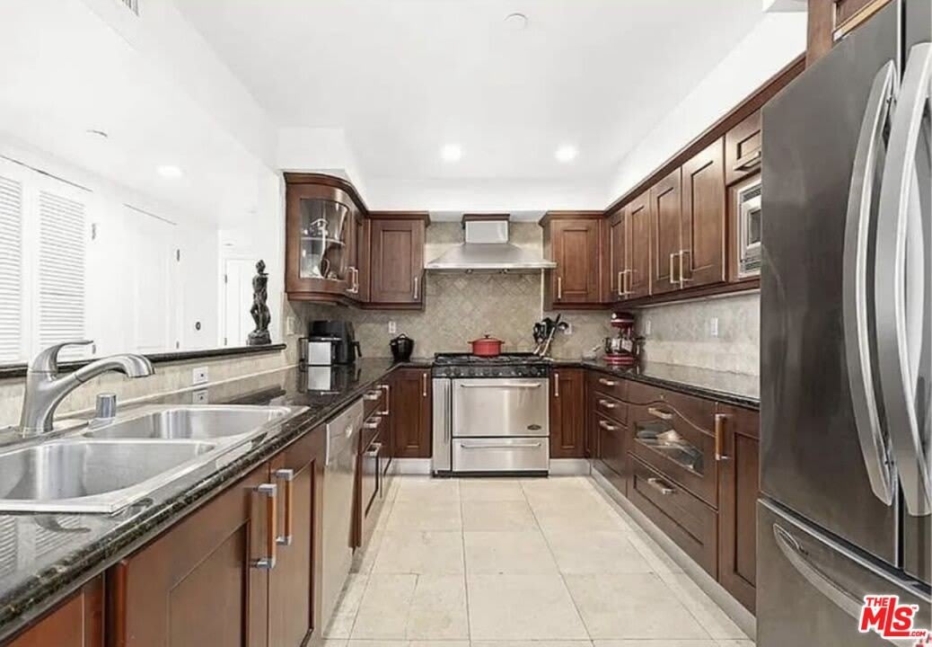 1621 Barry Ave – photo 4