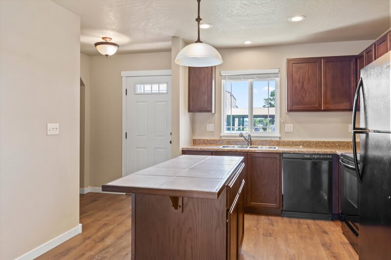 1673 Horsehaven Avenue – photo 2