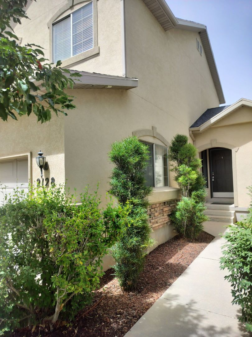 Modern 3 Bed 2.5 Bath Lehi Townhome Near Thanksgiving Point – photo 1