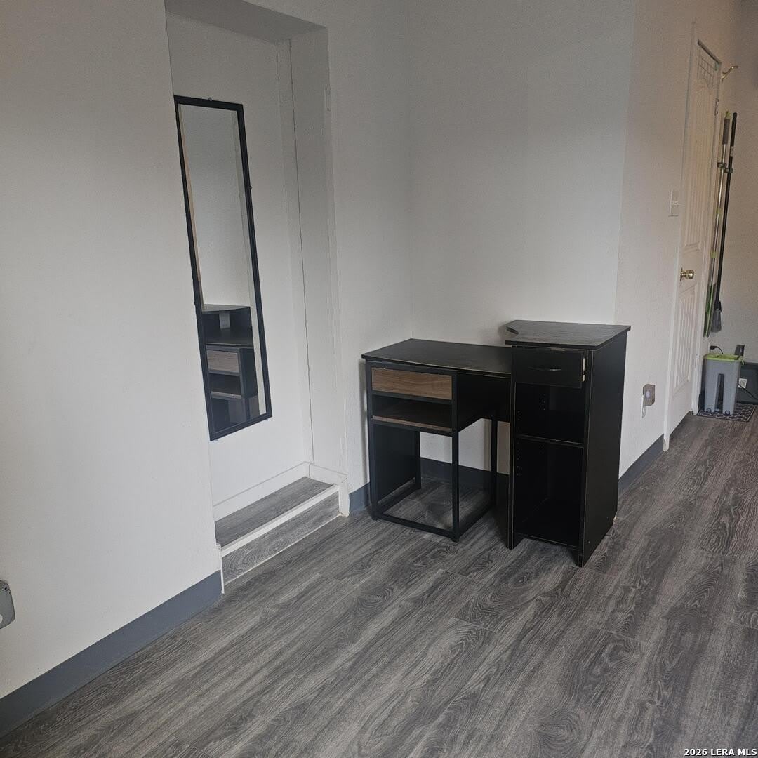 1211 Gladstone – photo 5
