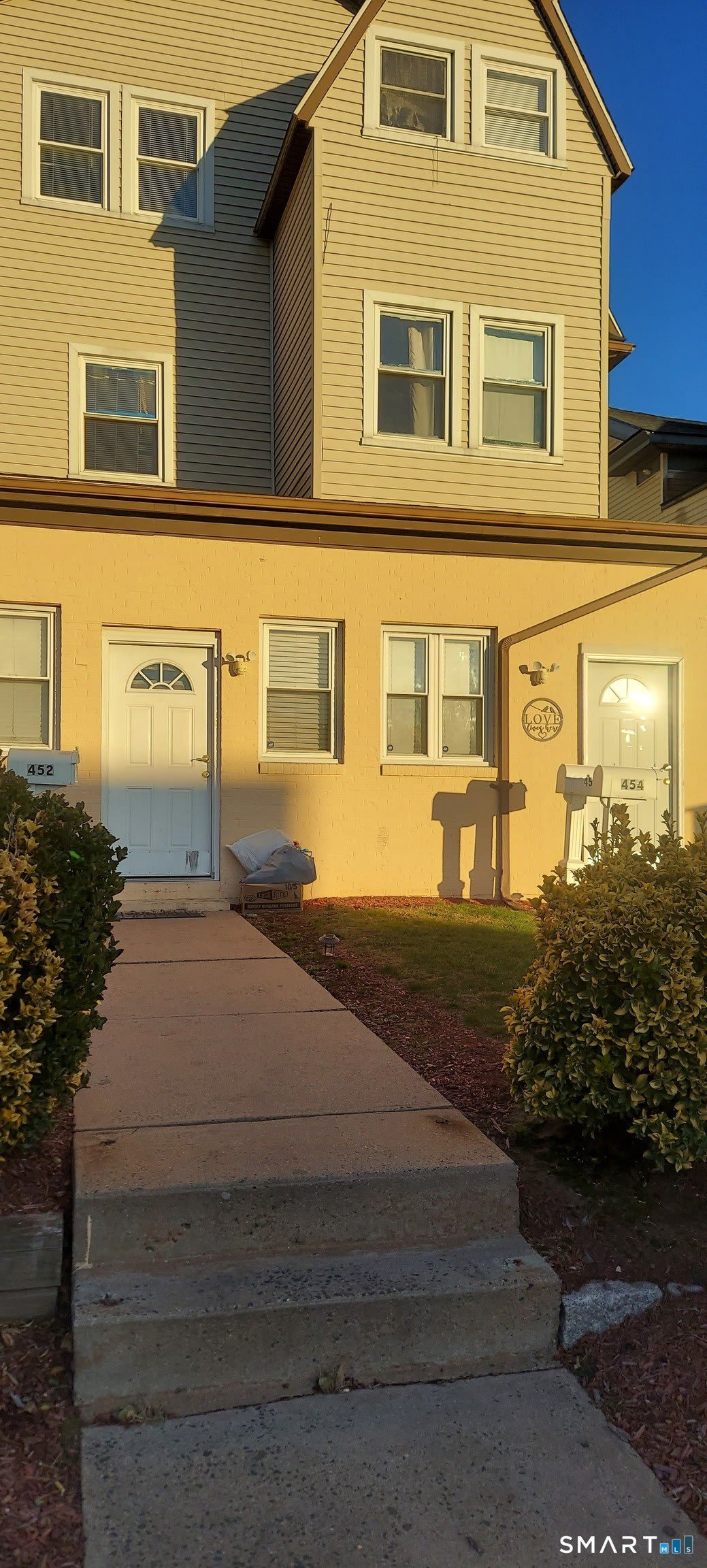 452 Wethersfield Avenue – photo 1