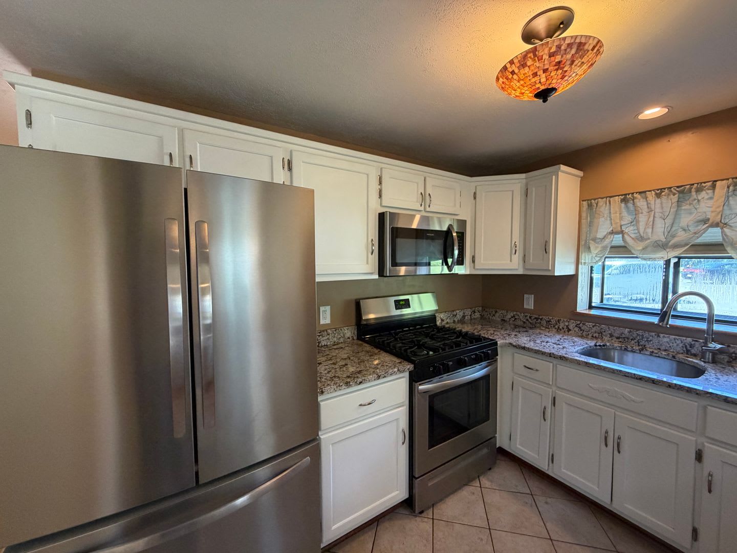 Large Townhouse Condo available for Rent! – photo 4