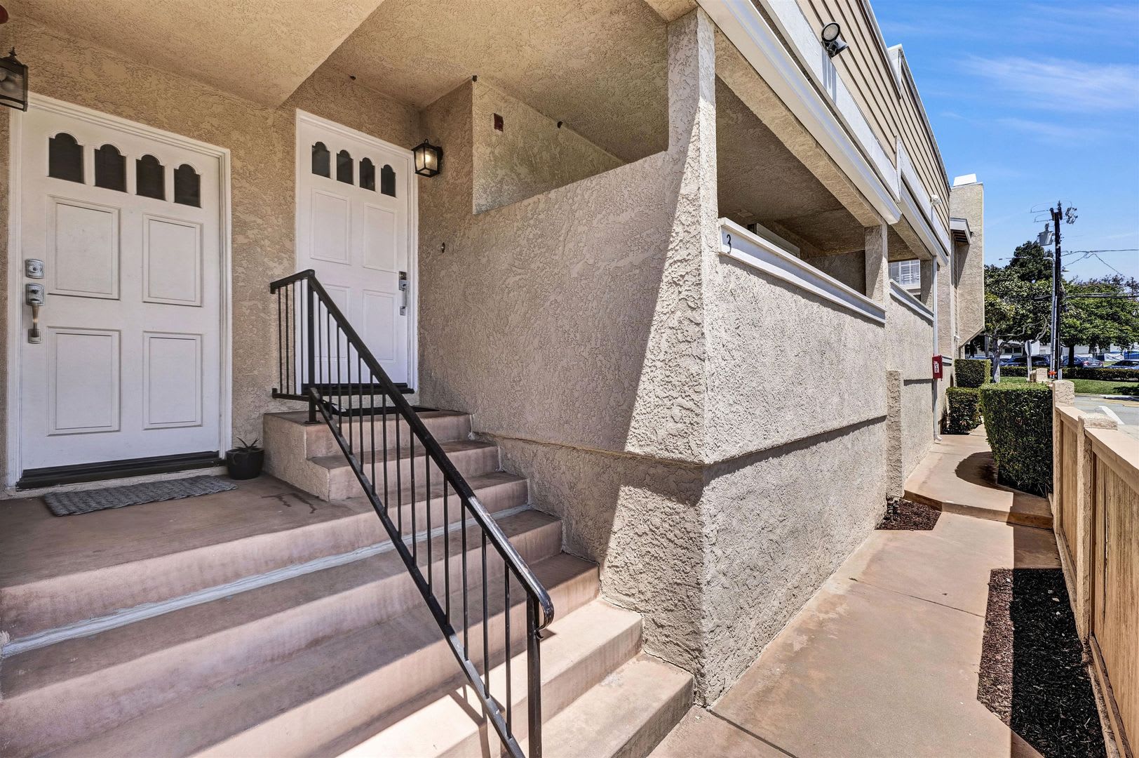 Stunning Remodeled Townhome in Prime Location! – photo 2