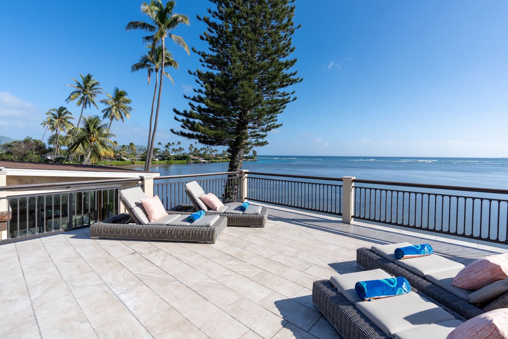 Wailupe Seaside Haven: Beachfront Luxury Home w/ Infinity Pool & City Proximity – photo 3