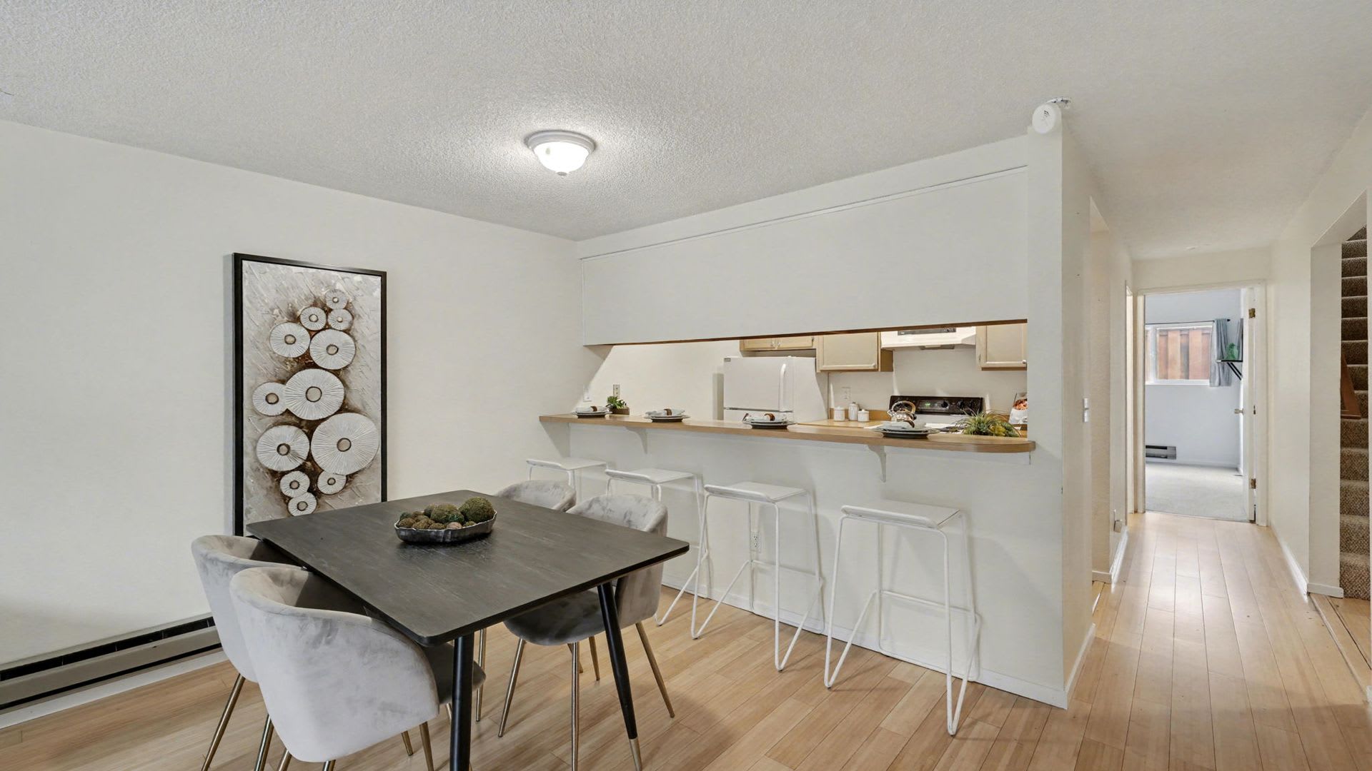Maple Leaf Condo, 2 bedroom, 2 bath – photo 4