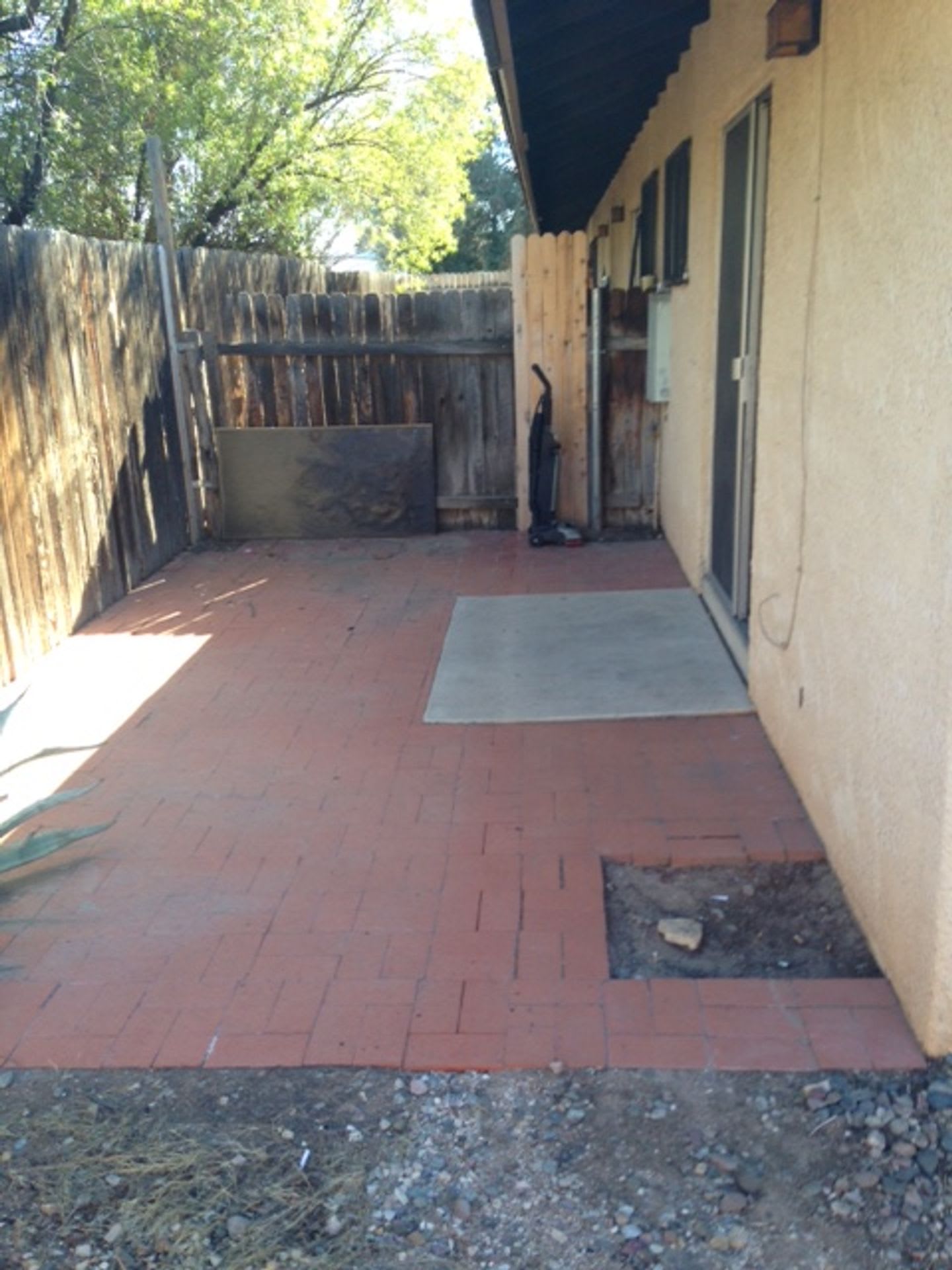 Just Remodeled Beautiful Small Community Has A One Bedroom One Bathroom Available Large Fenced Backyard – photo 3