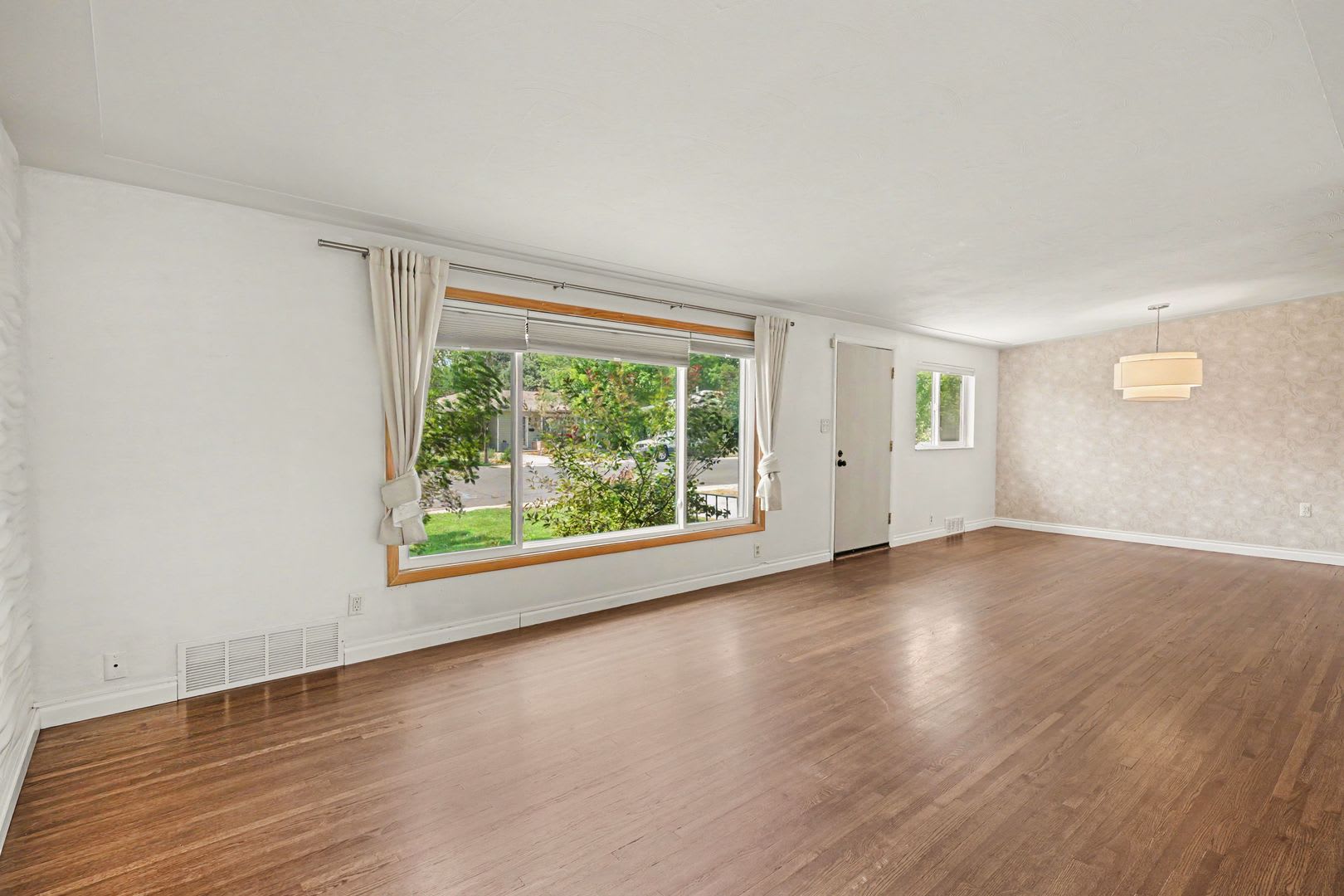 Spacious 3 Bed 2 Bath in the heart of Littleton – photo 2