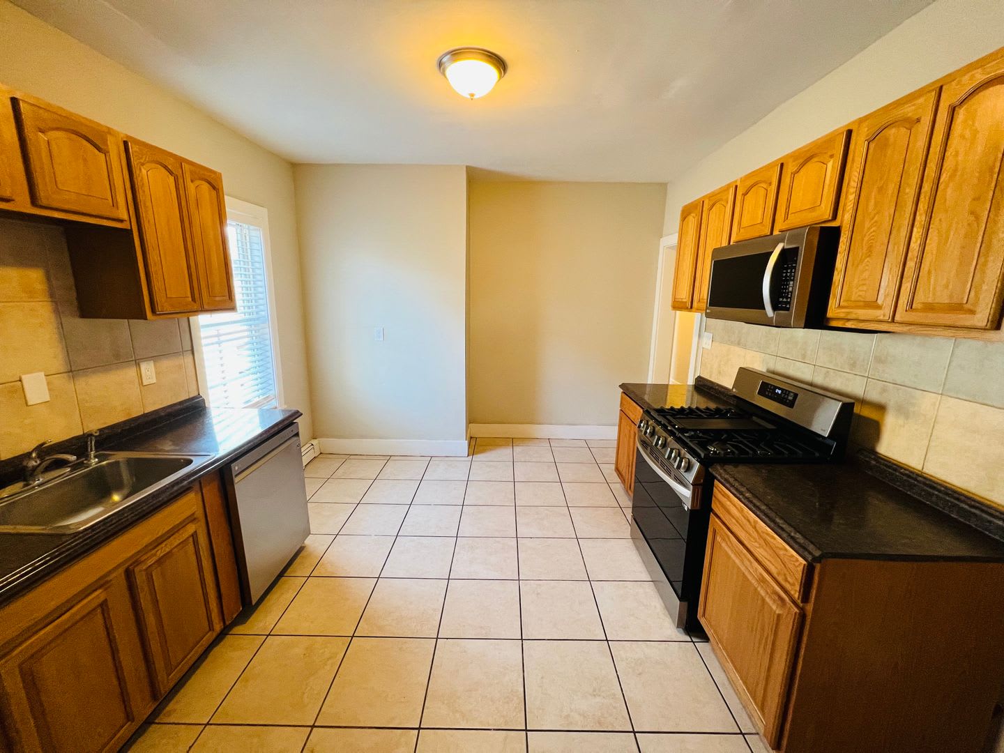 NEWLY RENOVATED! – photo 1