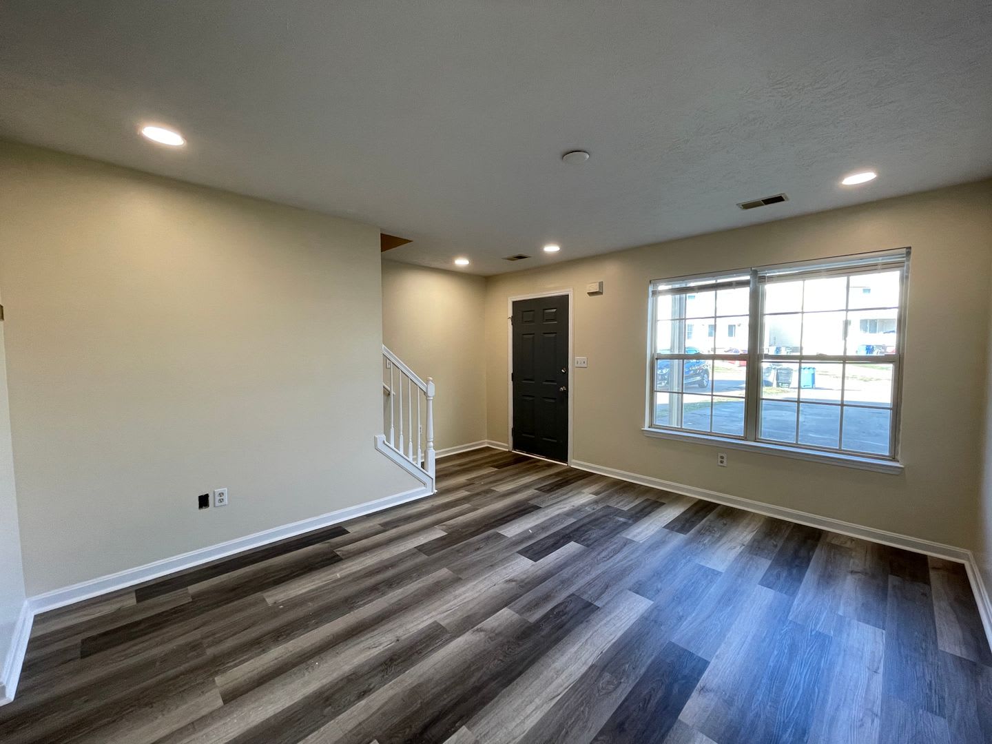 COMING SOON! Beautiful Townhouse! All Electric, Off-Street Parking, Washer/Dryer – photo 4