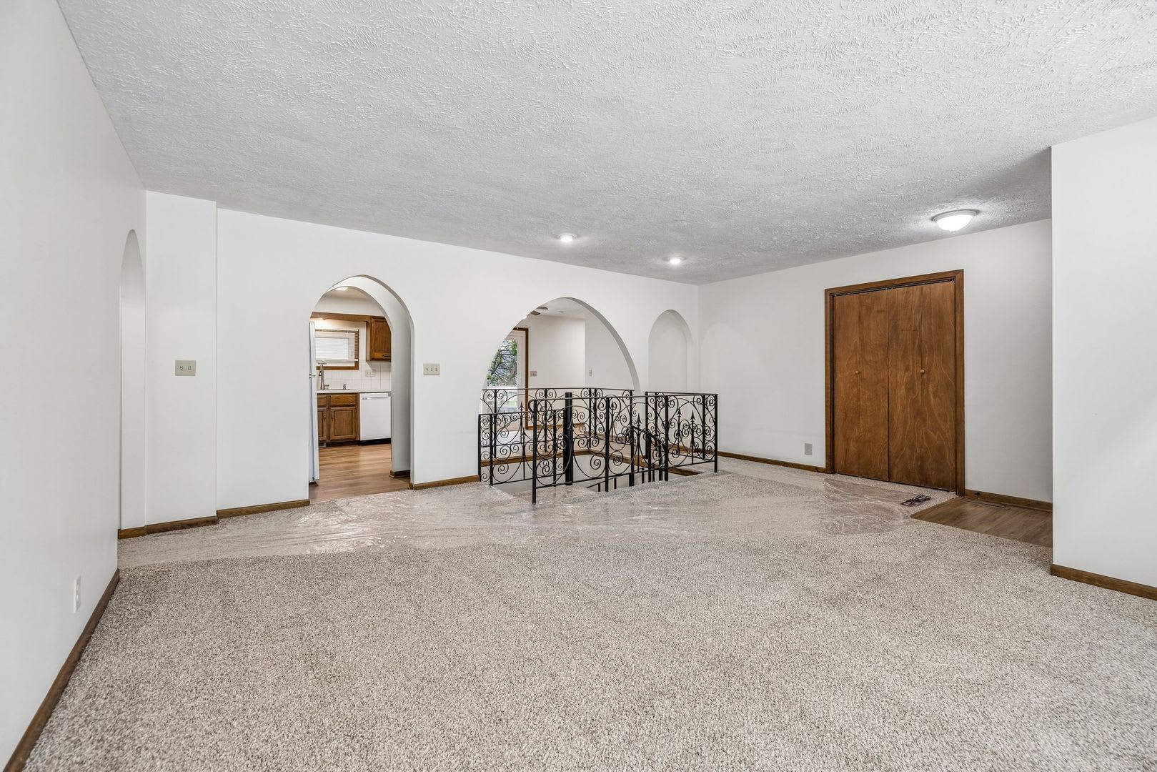 4 Bedroom Lincoln Ranch Home! – photo 4