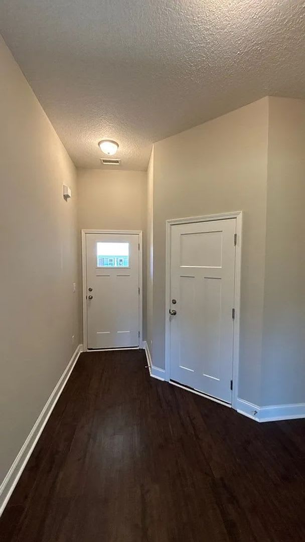 AVAILABLE NOW! 4-Bedroom Home- Fort Mitchell – photo 2