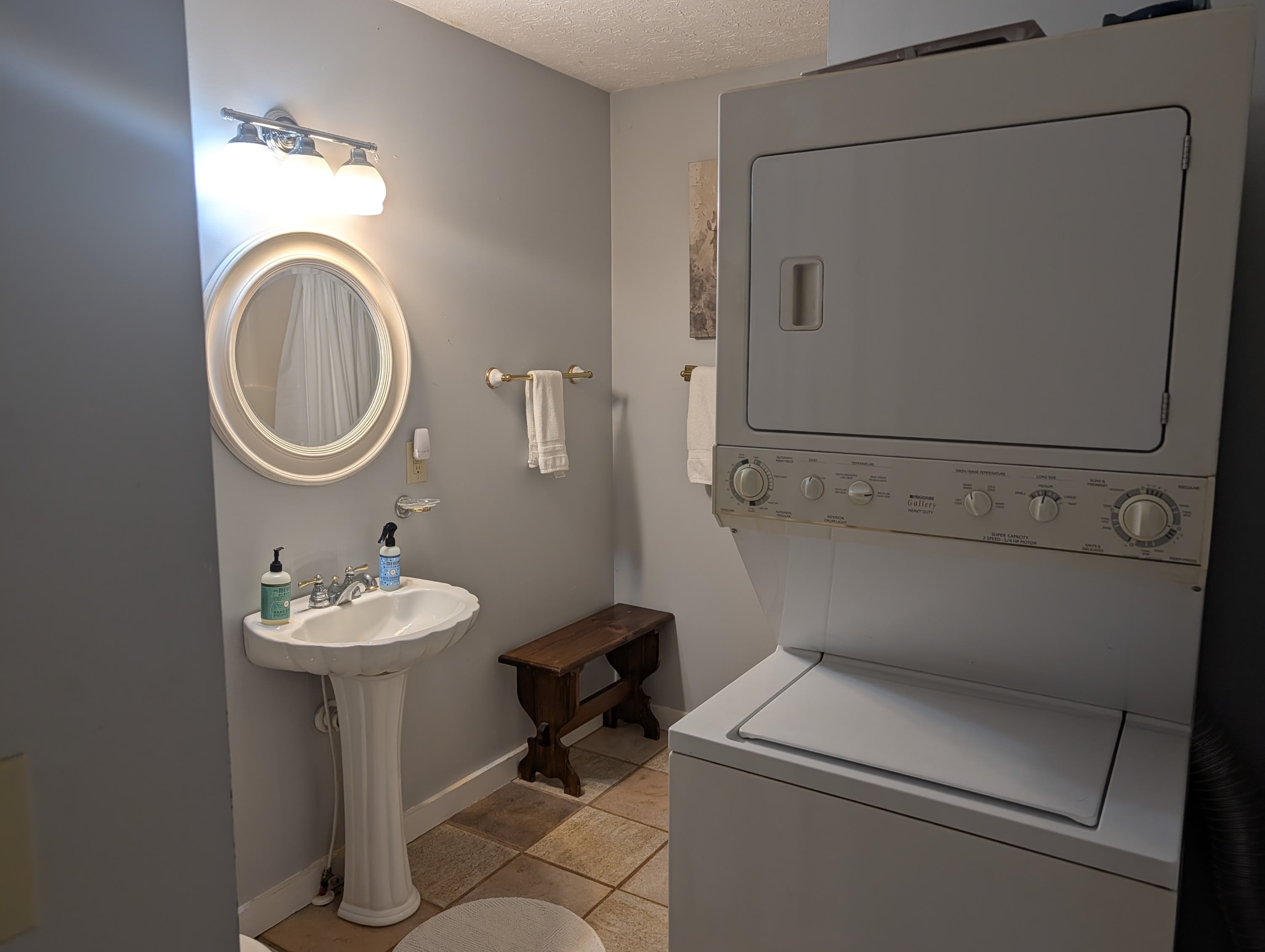 922 Henderson Road – photo 4