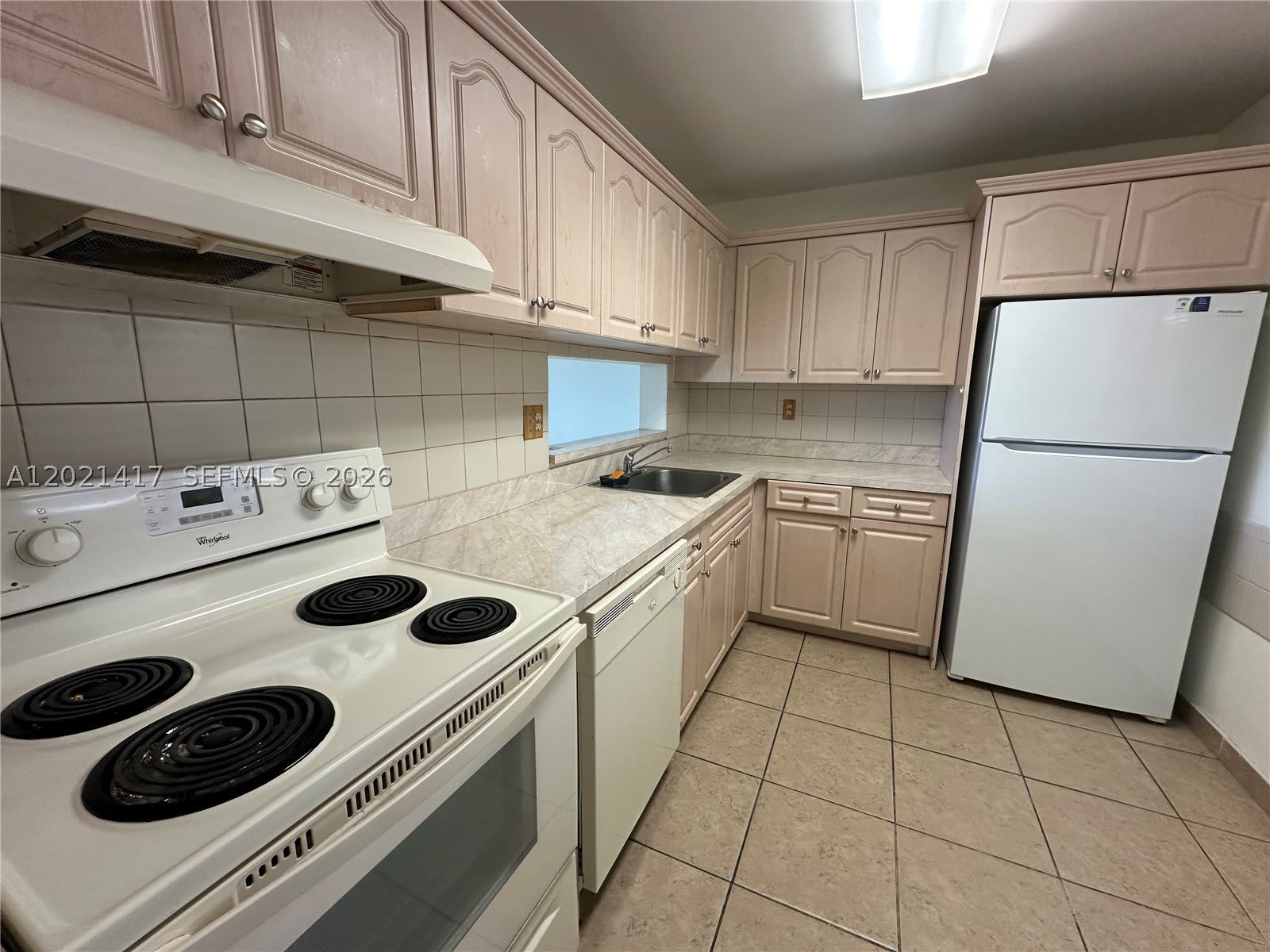 8635 Nw 8Th St – photo 4