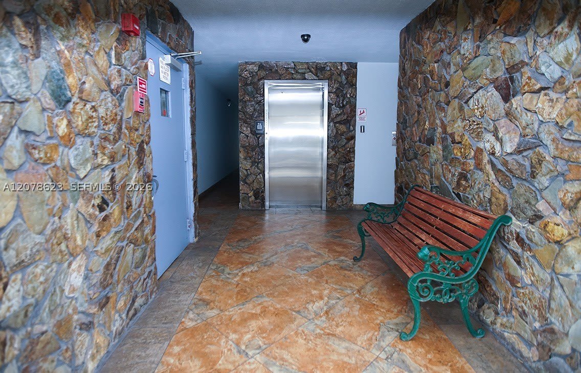 300 Ne 12Th Ave – photo 3