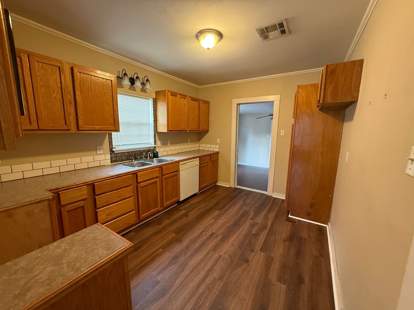 Charming 2 Bedroom, 2 Bathroom Home Near the Cajundome & Downtown Lafayette! – photo 3