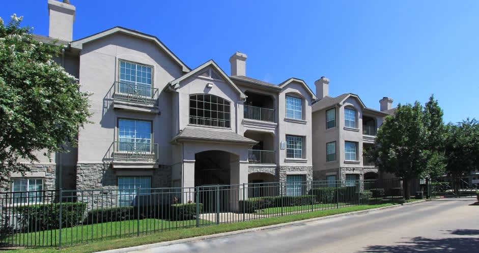 Village on the Parkway Apartments – photo 4