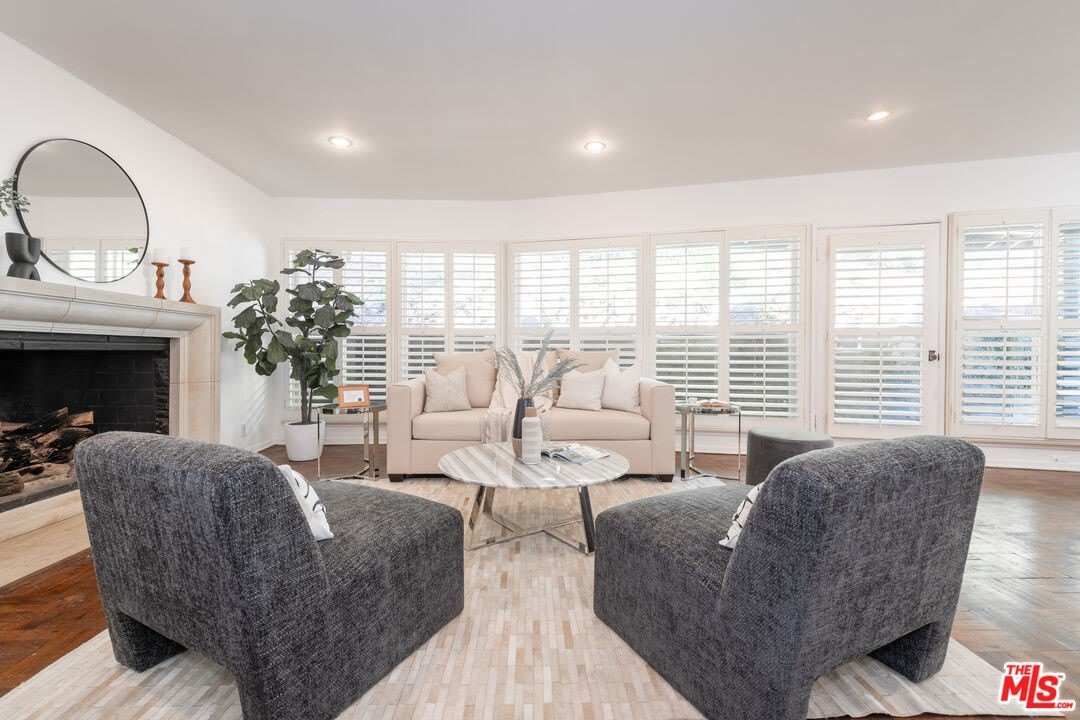 2559 HUTTON Dr – photo 2