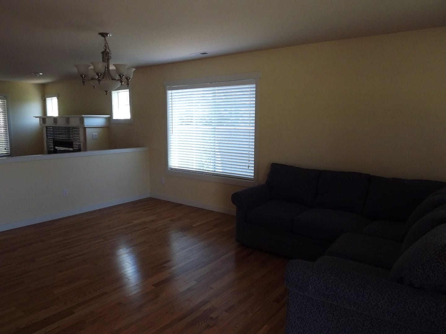 Beautiful 3 bedroom 2 1/2 bath 2 Story Home in Puyallup! – photo 3