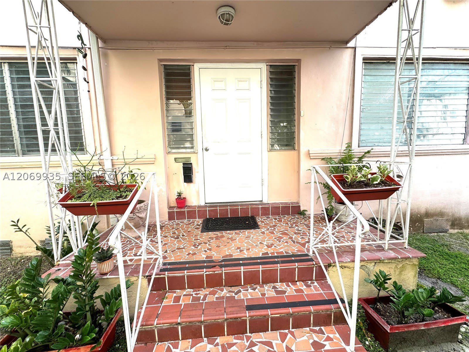 433 Santander Ave – photo 2
