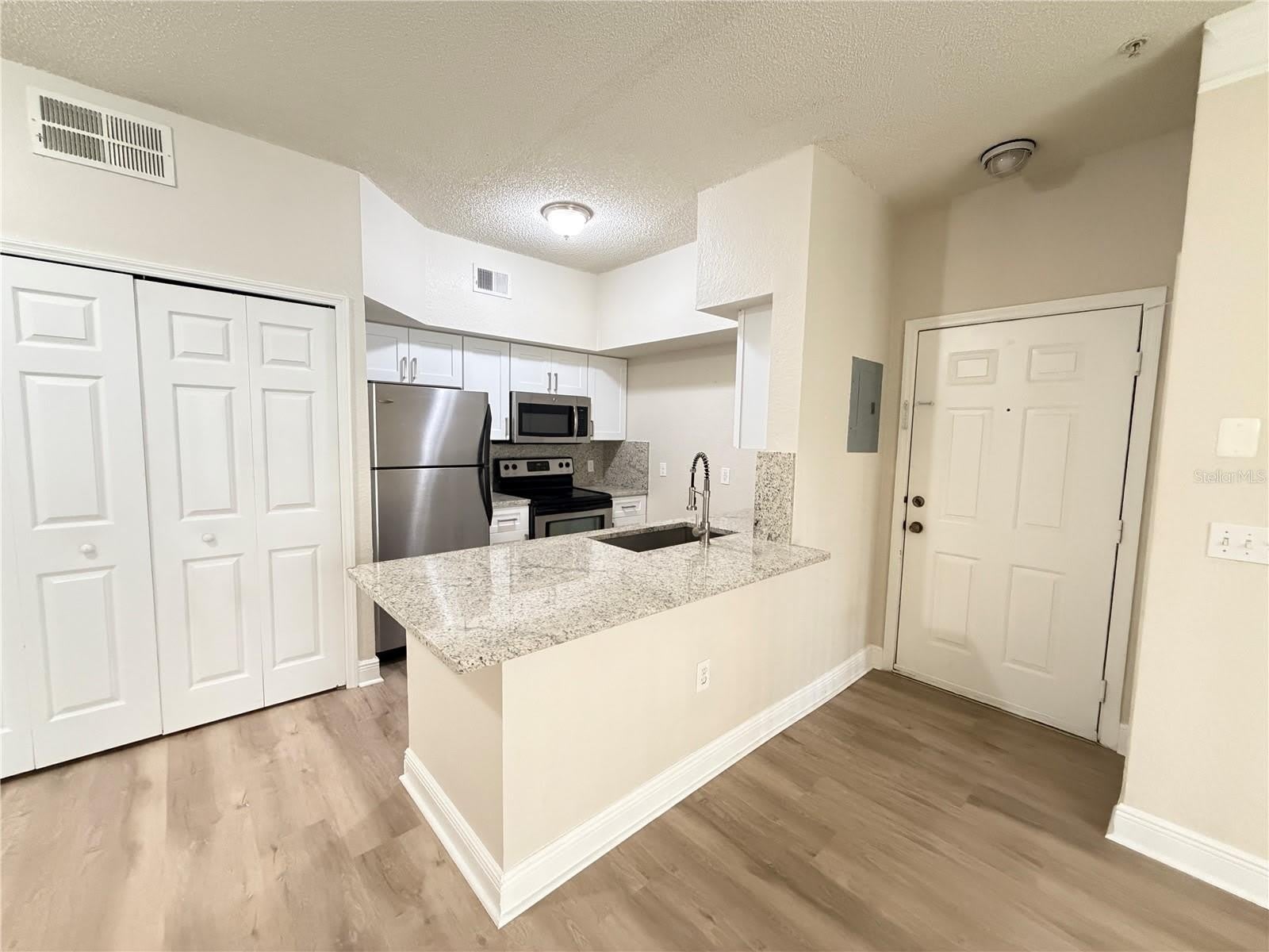 13015 PLANTATION PARK Circle – photo 4