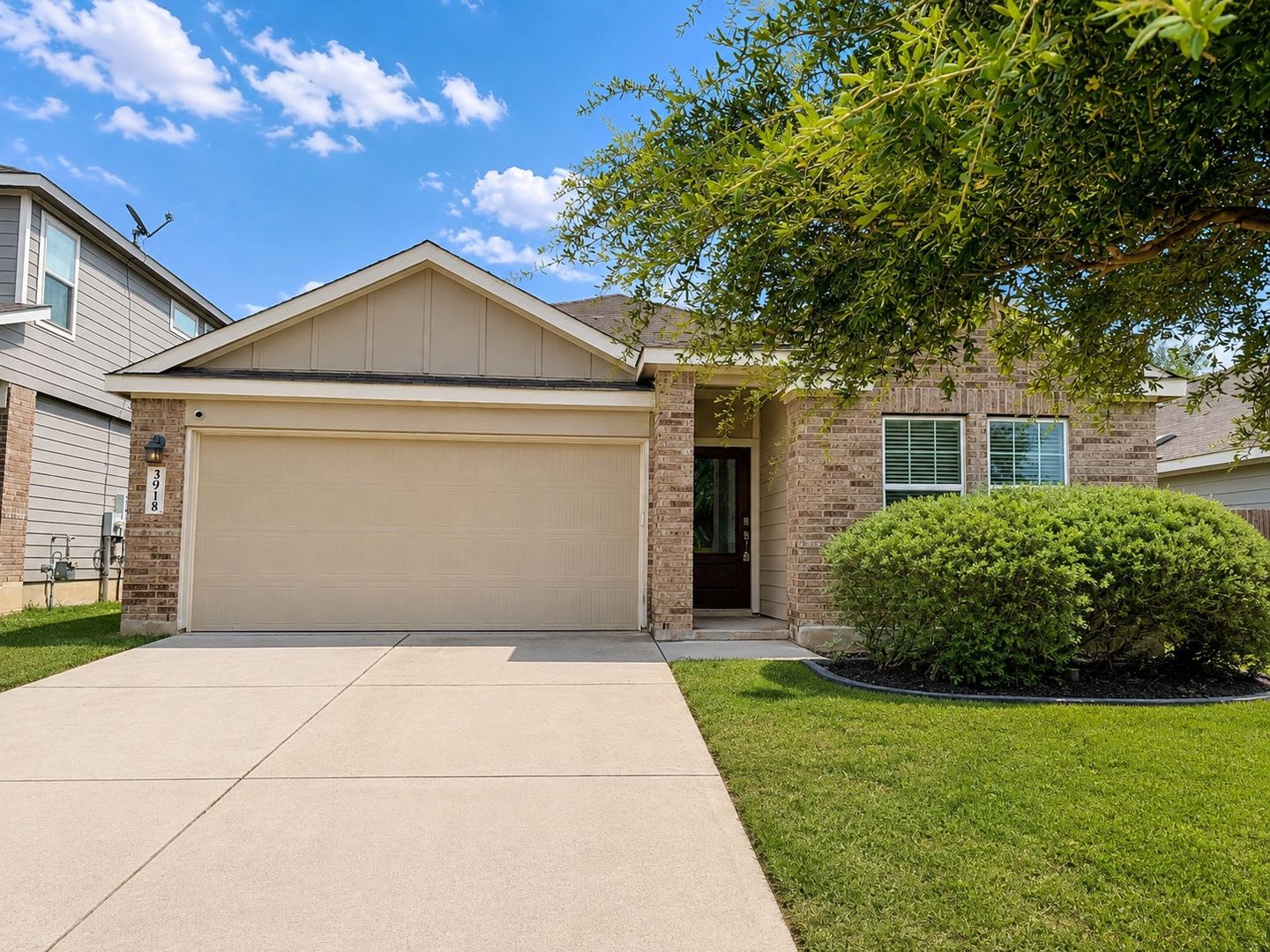 Lovely 3 Bedroom 2 Bath Single Story Home In Parc At Escondido With Easy Access To Randolph Afb Ft Sam Shopping – photo 1