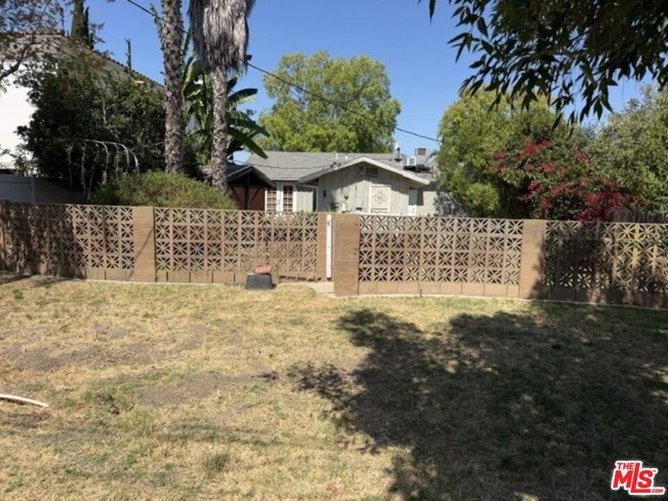 5136 Noble Ave – photo 4