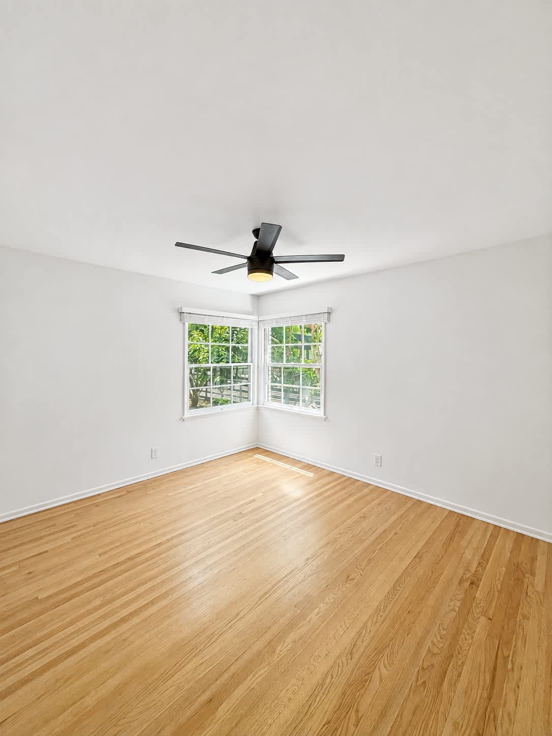 13519 Moorpark St – photo 2