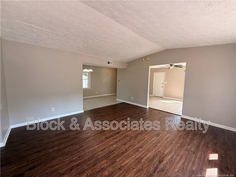 4805 Fellows Ct – photo 2