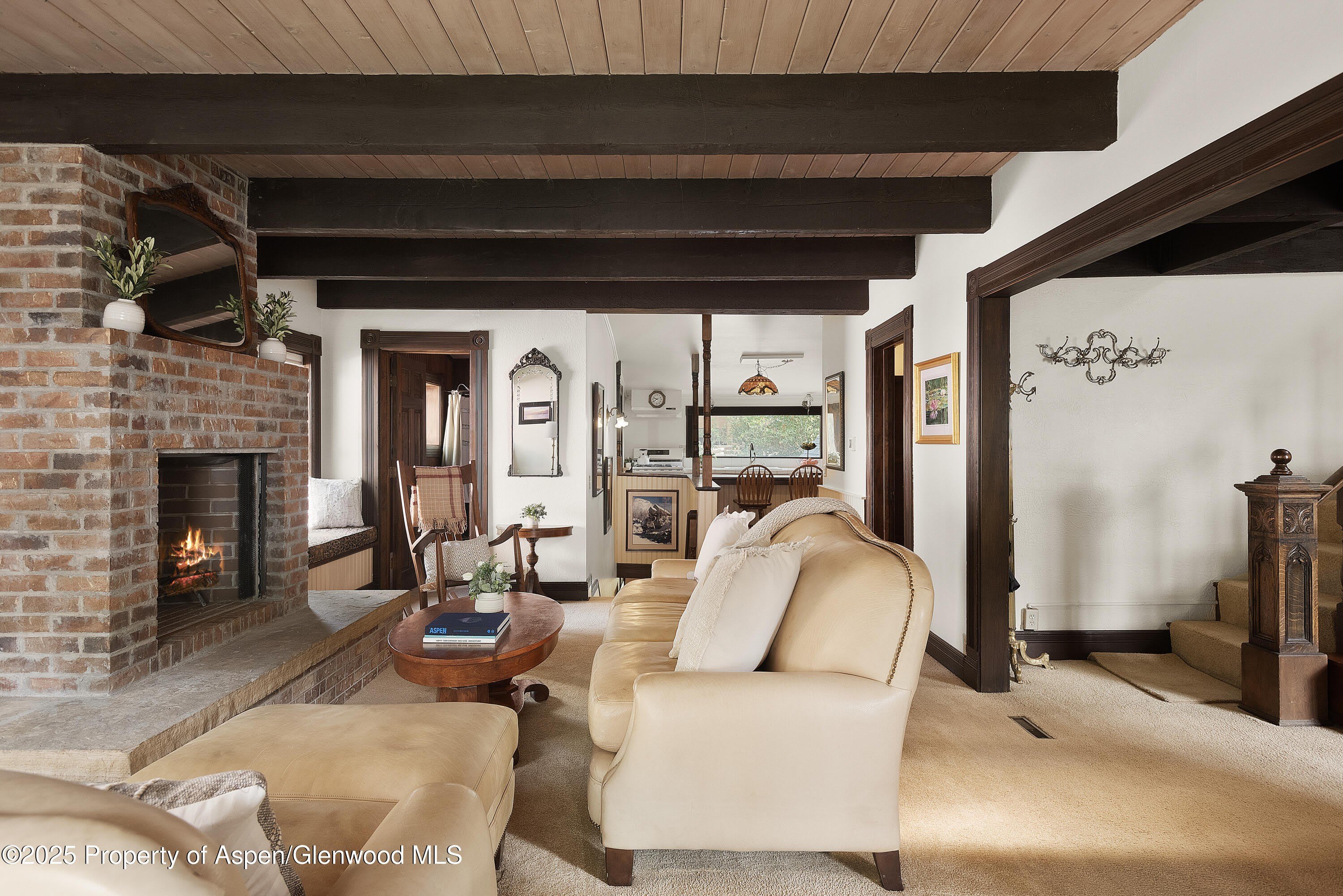 214 W Hyman Avenue – photo 4