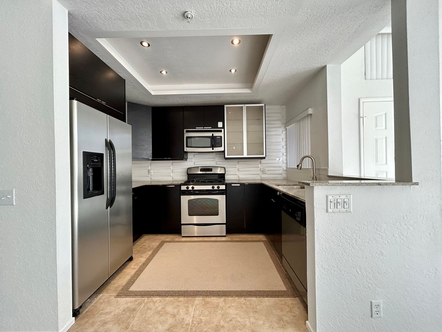 AVAILABLE NOW!! 2 Bedrooms 2 Bathroom Condo in Palm Springs! – photo 3