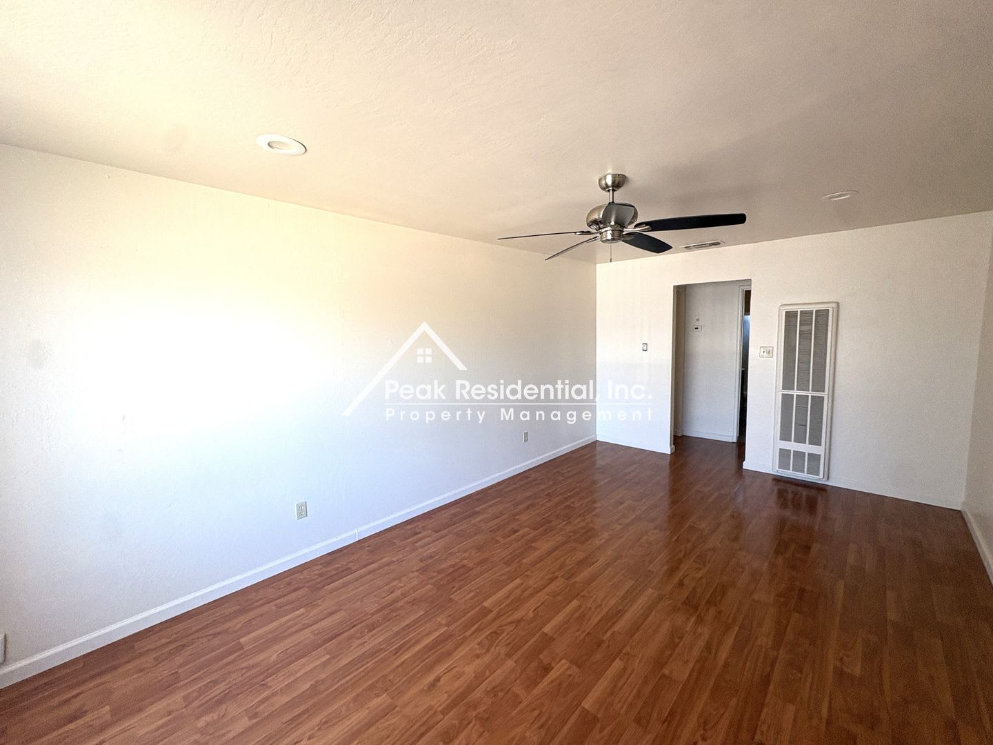 Nice 2bd/1ba Carmichael Duplex with 1 Car Garage – photo 5