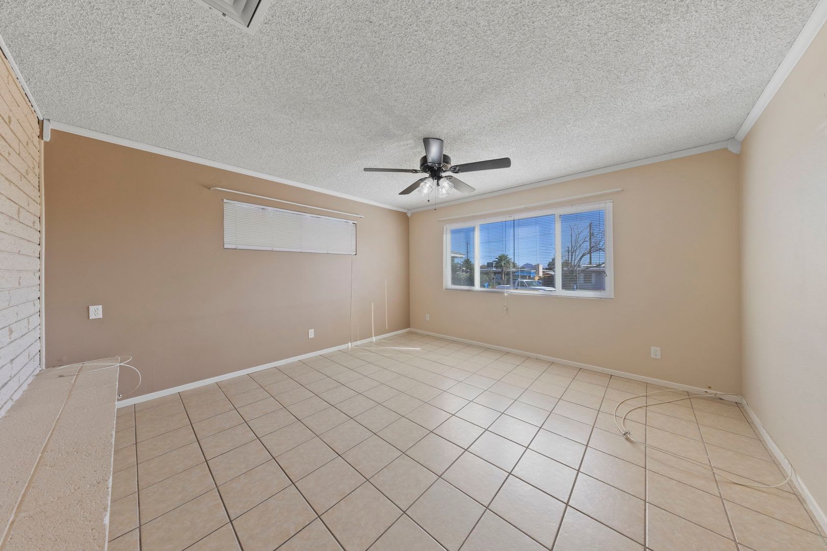 Vintage Henderson Gem Near Water Street District – photo 4