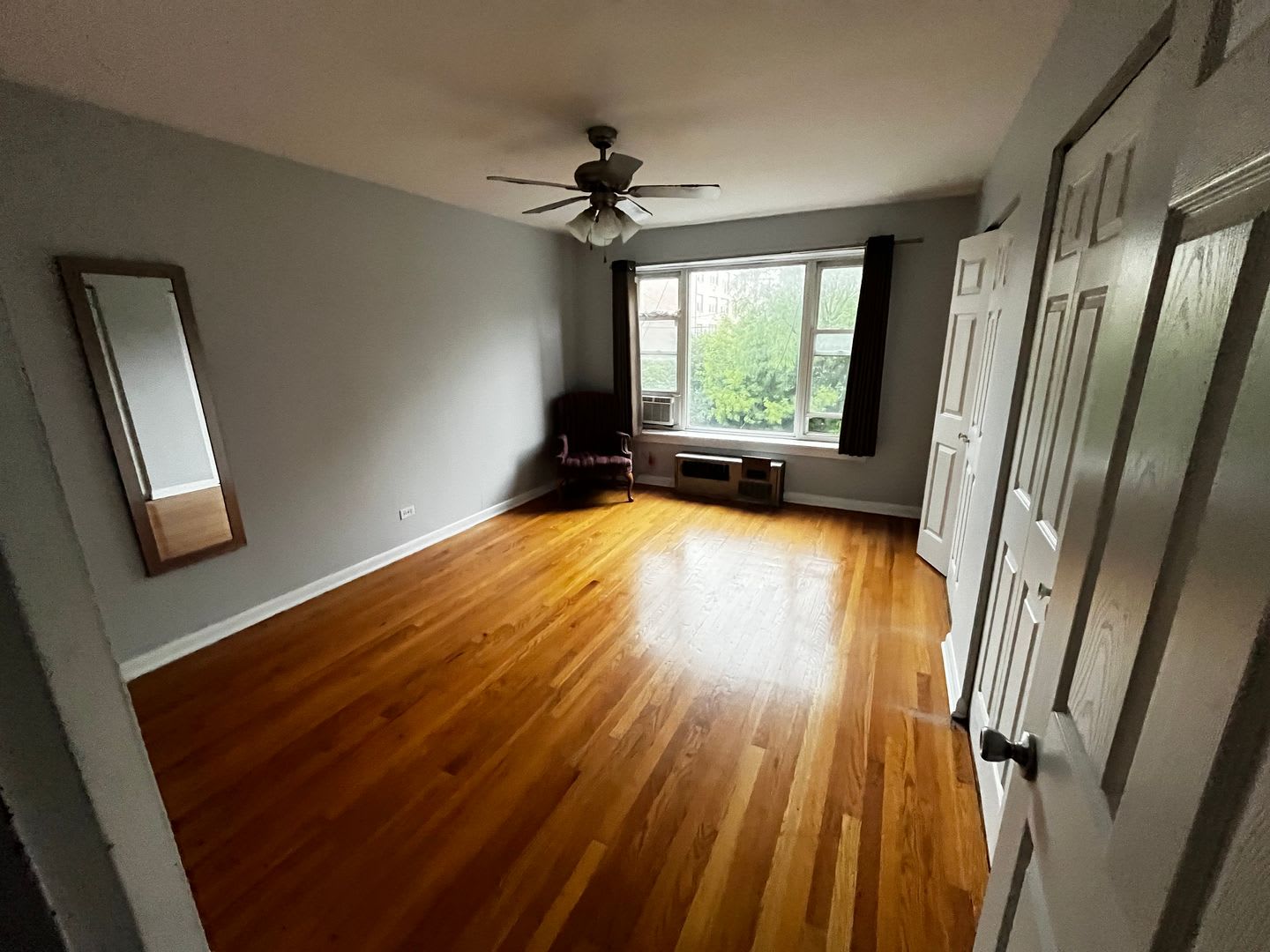 Spacious Updated 1 Bed / 1 Bath in Prime Rogers Park Location – In-Unit Laundry! – photo 5