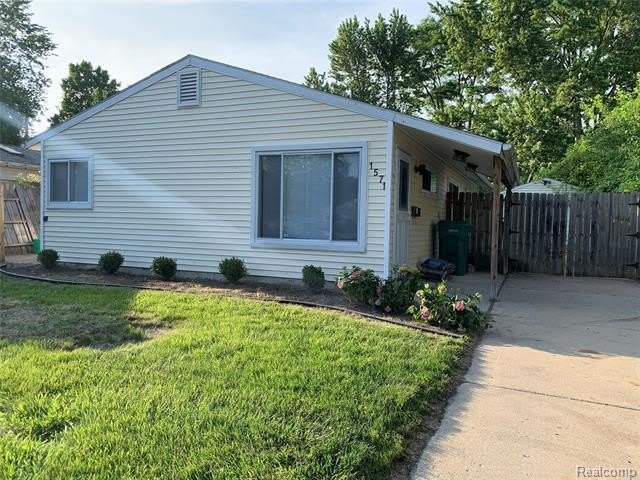1571 Wismer Street – photo 1