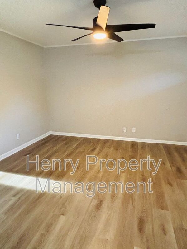 1122 Drew Street – photo 3