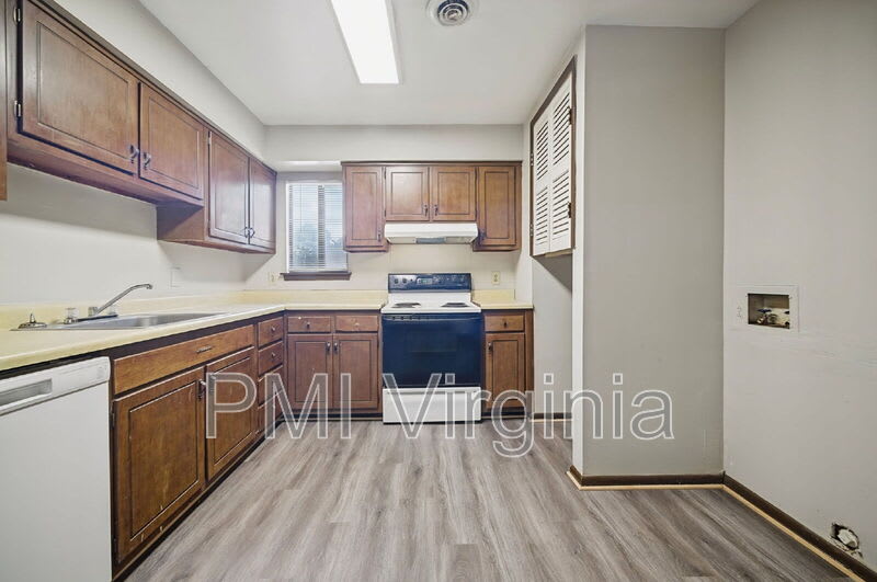 1474 E Tanners Creek Dr – photo 5