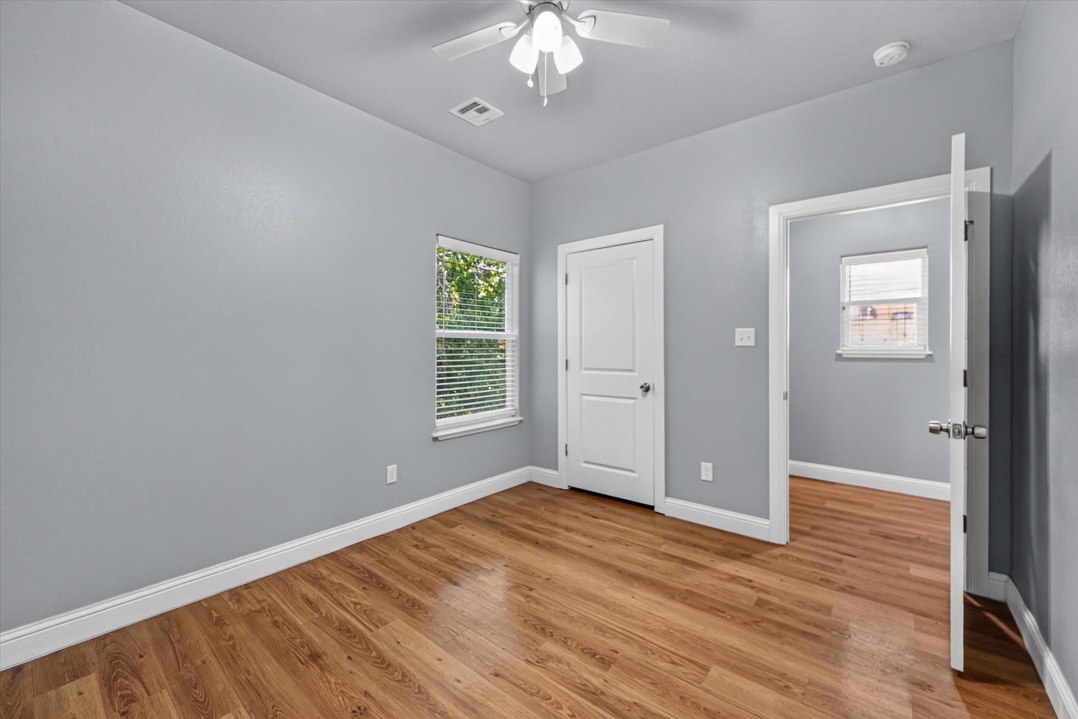 990 W 6th Avenue – photo 5