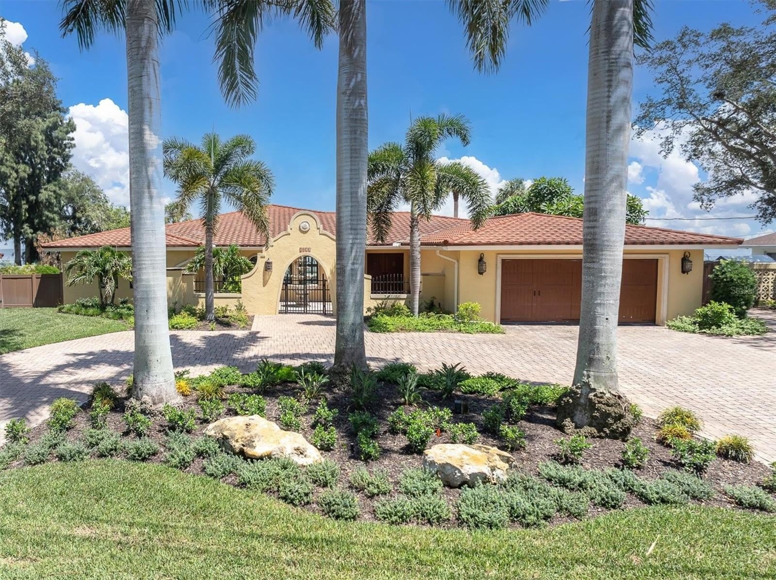5810 BAHAMA SHORES Drive S – photo 2