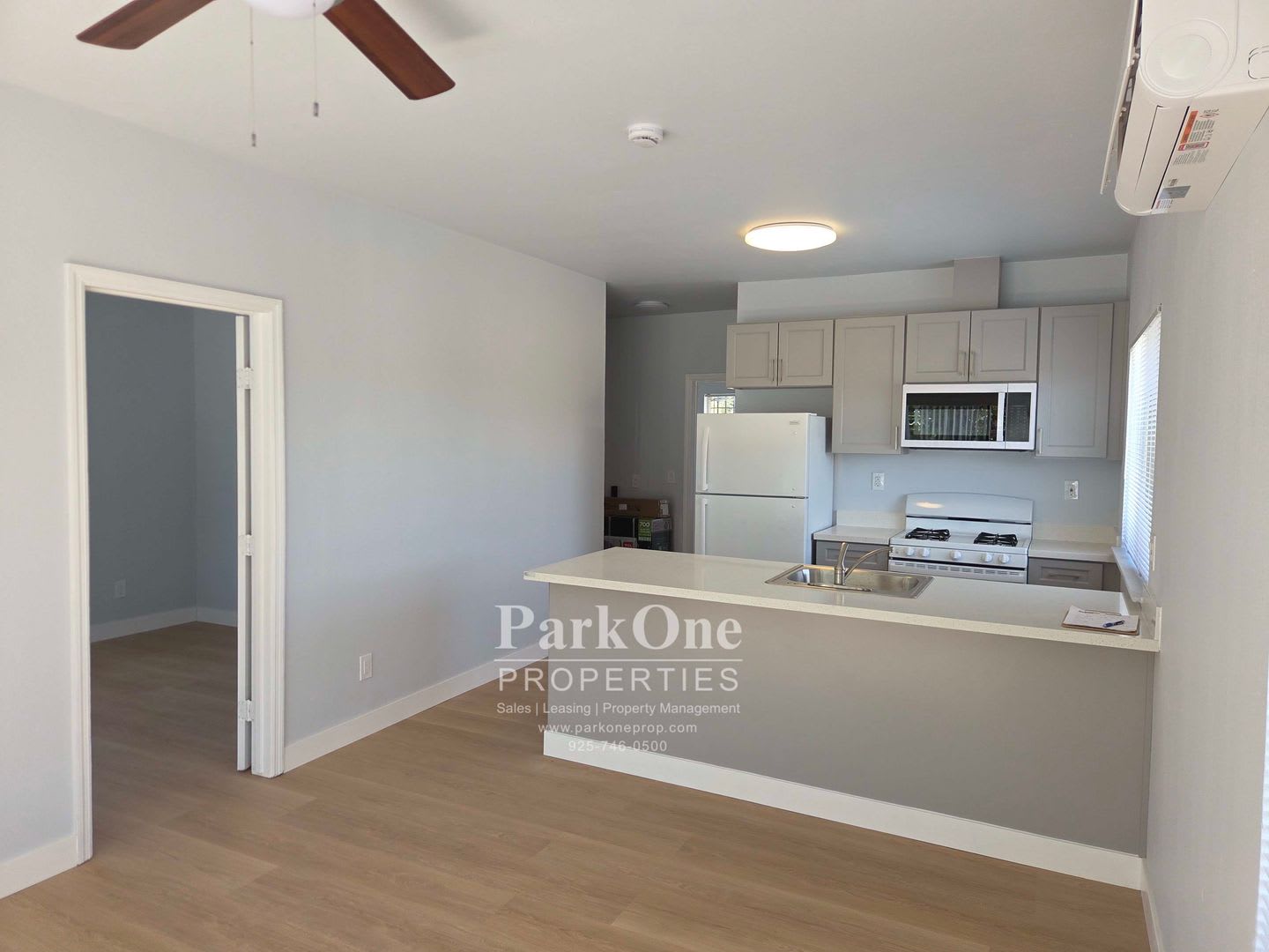 Cute 2 Bed 1 Bath Home With Fenced Side Yard – photo 3