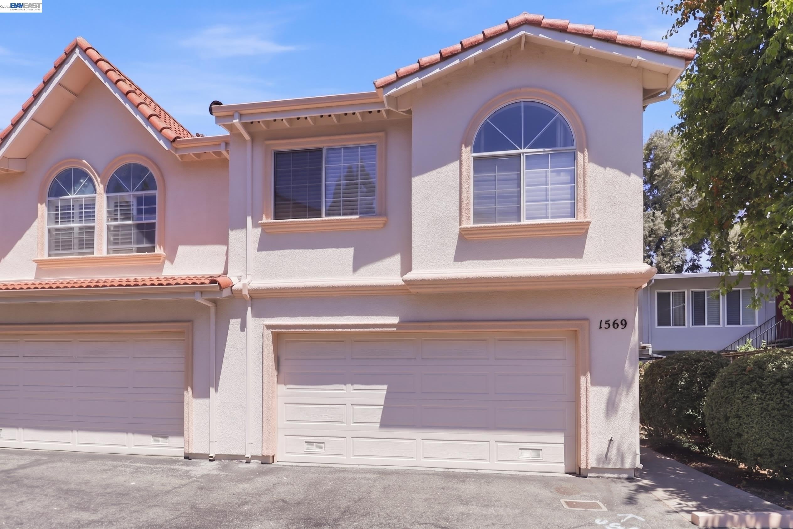 1569 Oxford St – photo 1