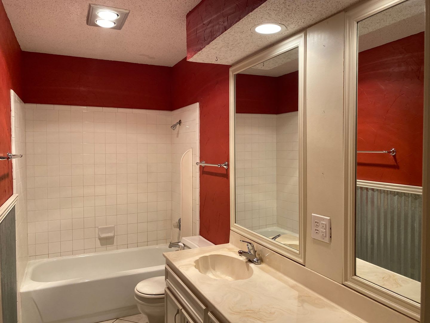 Cozy 3/2/2 Brick Home! Available September!! – photo 5