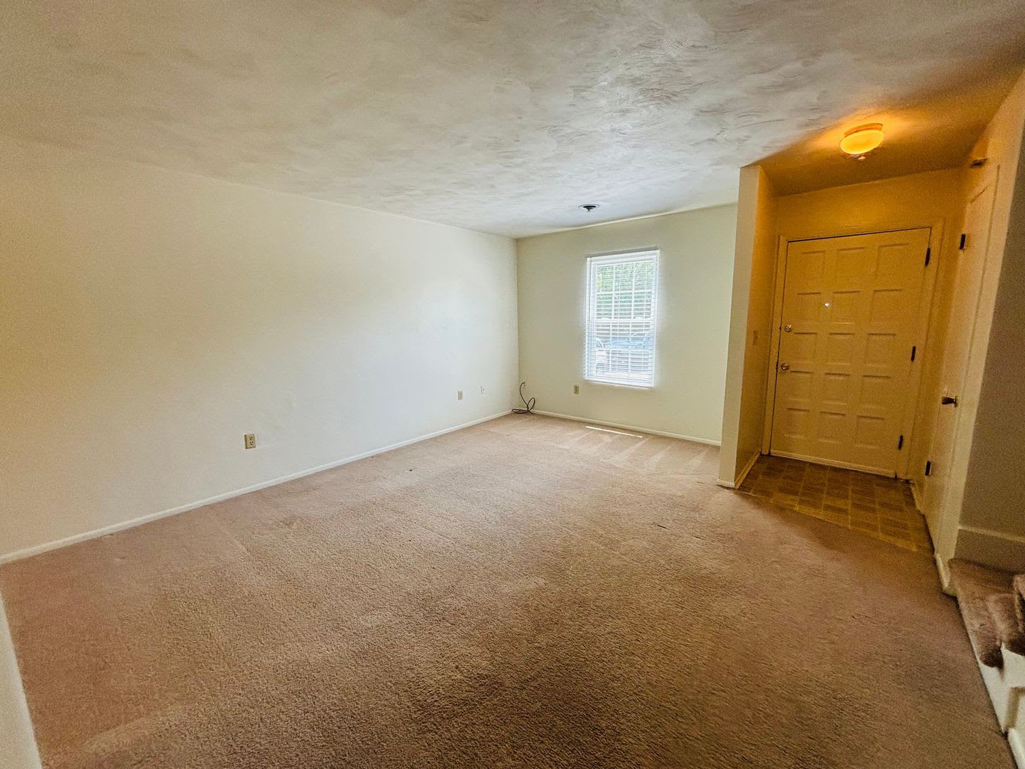 2 Bedroom, 1.5 Bath Townhouse – photo 4