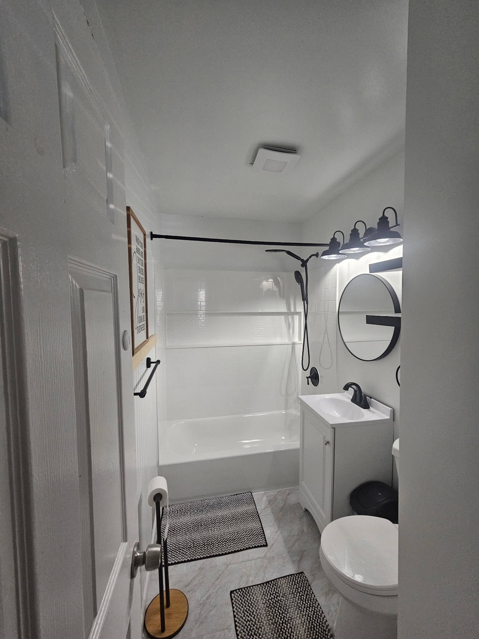 2402 Lakehurst Avenue – photo 4