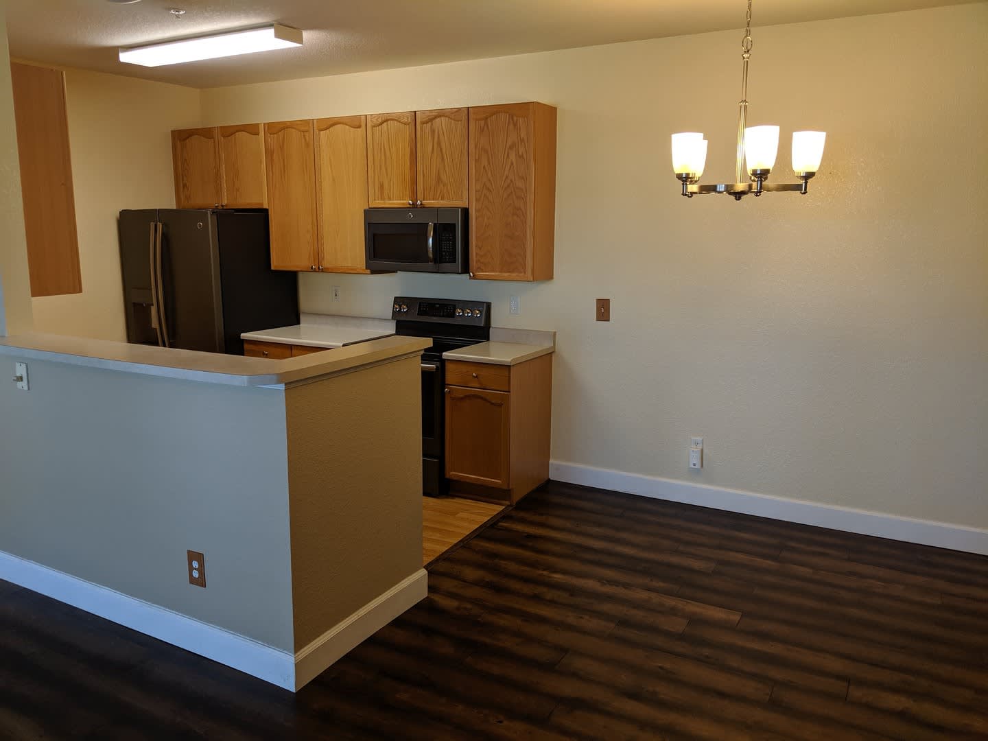 Beautiful Ground Floor Condo, Steps From Light Rail – photo 3