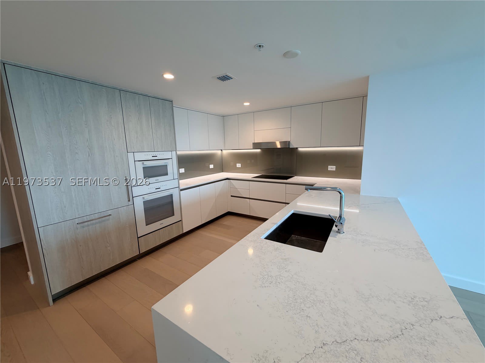 9221 E Bay Harbor Dr – photo 5