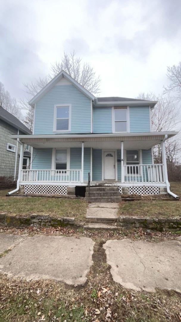 5 Bedroom 2 Bathroom Home! Large Front Porch! Nice backyard! – photo 1